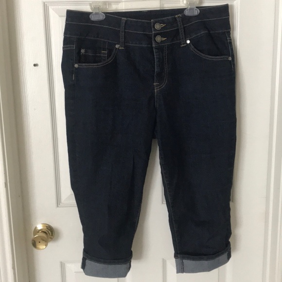 Torrid cropped jeans - Picture 1 of 6